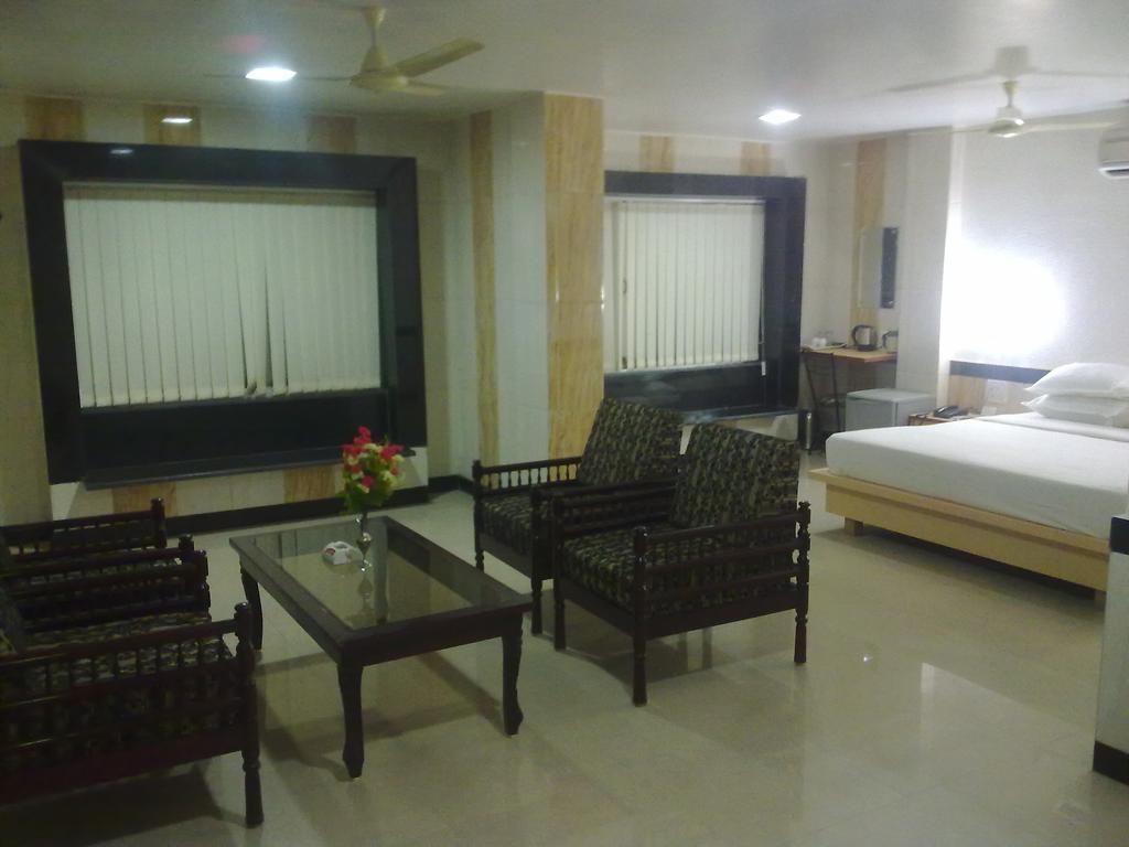 Hotel Arch Manor Deluxe Bhopal Zimmer foto