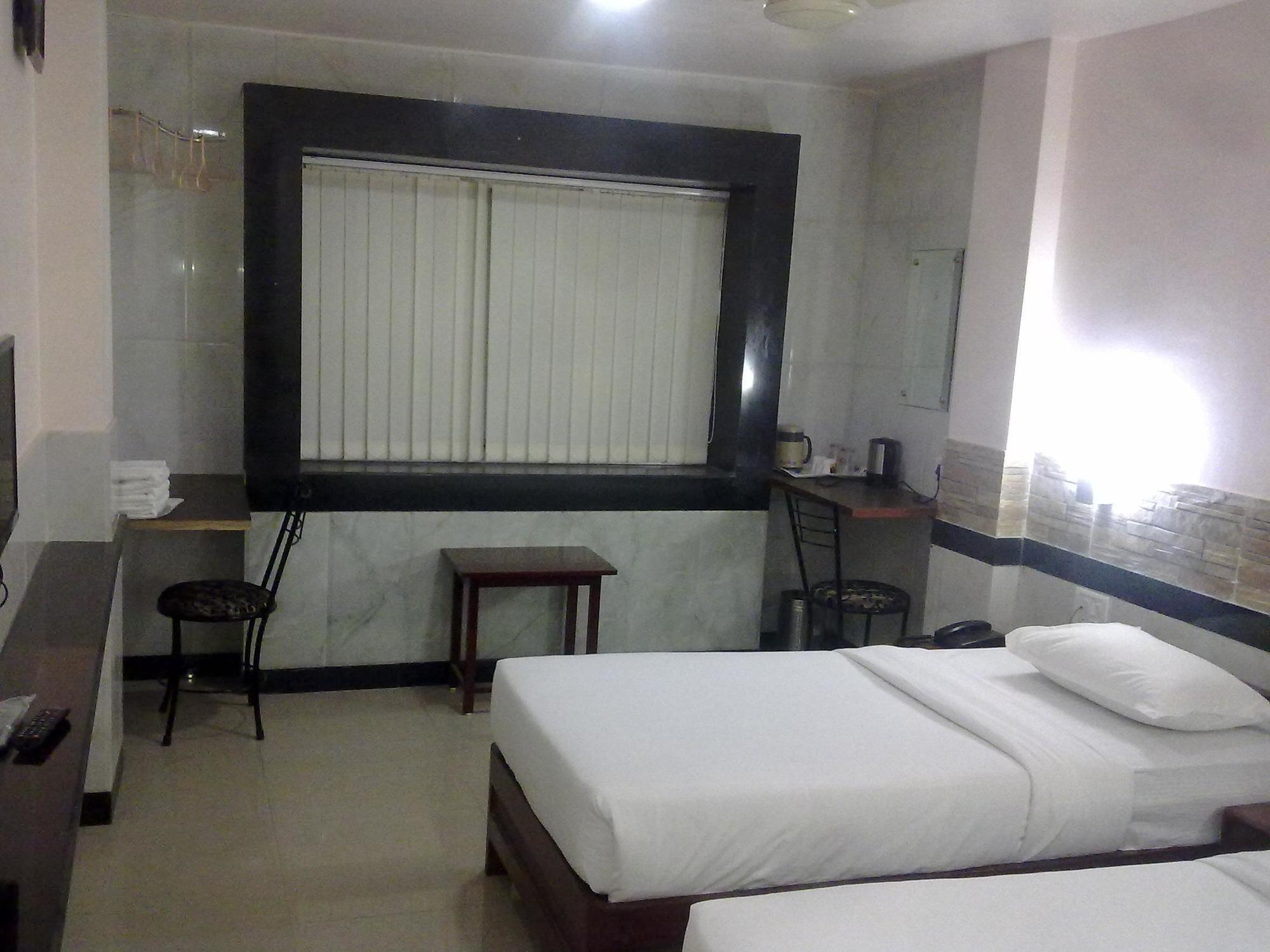 Hotel Arch Manor Deluxe Bhopal Zimmer foto
